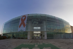 SE ILUMINA IEEM DE NARANJA EN SOLIDARIDAD CONTRA LA VIOLENCIA HACIA LAS MUJERES