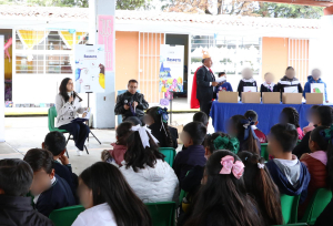 IEEM PRESENTA EN TEMOAYA LIBRO INFANTIL SOBRE LA DEMOCRACIA