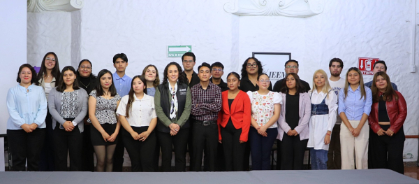 RECIBE IEEM A ESTUDIANTES DE LA  UNIVERSIDAD AUTÓNOMA DE QUERÉTARO